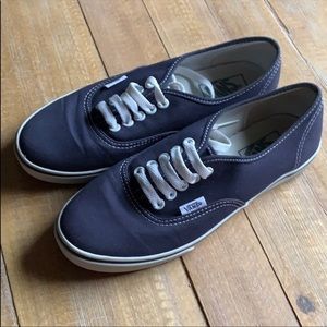 Women’s Size 7 Navy Lo Pro Canvas Vans!